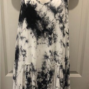 Romeo & Juliet Couture Black and White Tie-Dye Dress